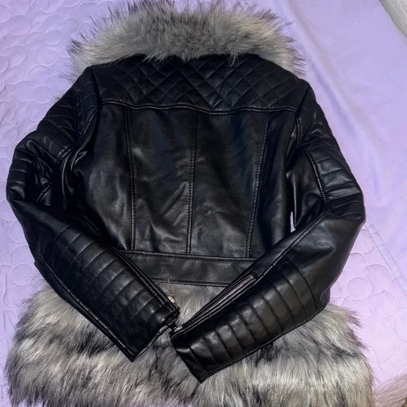 Stylish Black and Gray Faux Fur Women's Jacket - Picture 3 of 4
